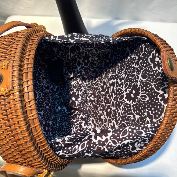 Urban Outfitters Brown Crossbody Bag with Woven Design - Picture 5 of 11